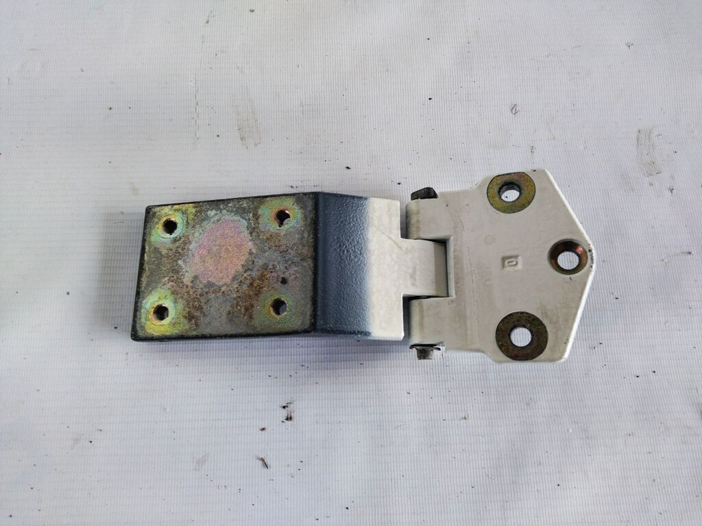 петля двери б/у